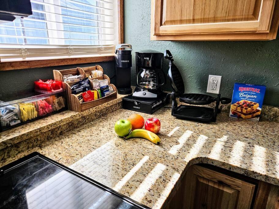 Private Cabin- Breakfast - Double Tub - 75In Tv - Sup - Washer Dryer - Bbq West Point Exterior foto